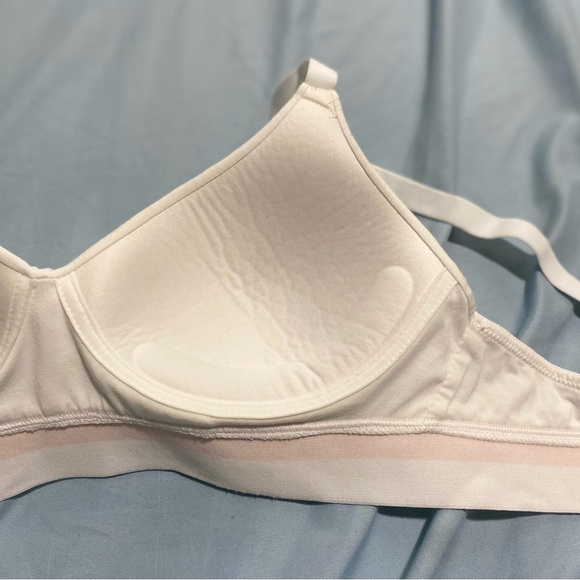 🙌🤩🤩Hanes No Wire White and Pink with Removable Straps Under Tee Shirt Bra - Picture 6 of 7